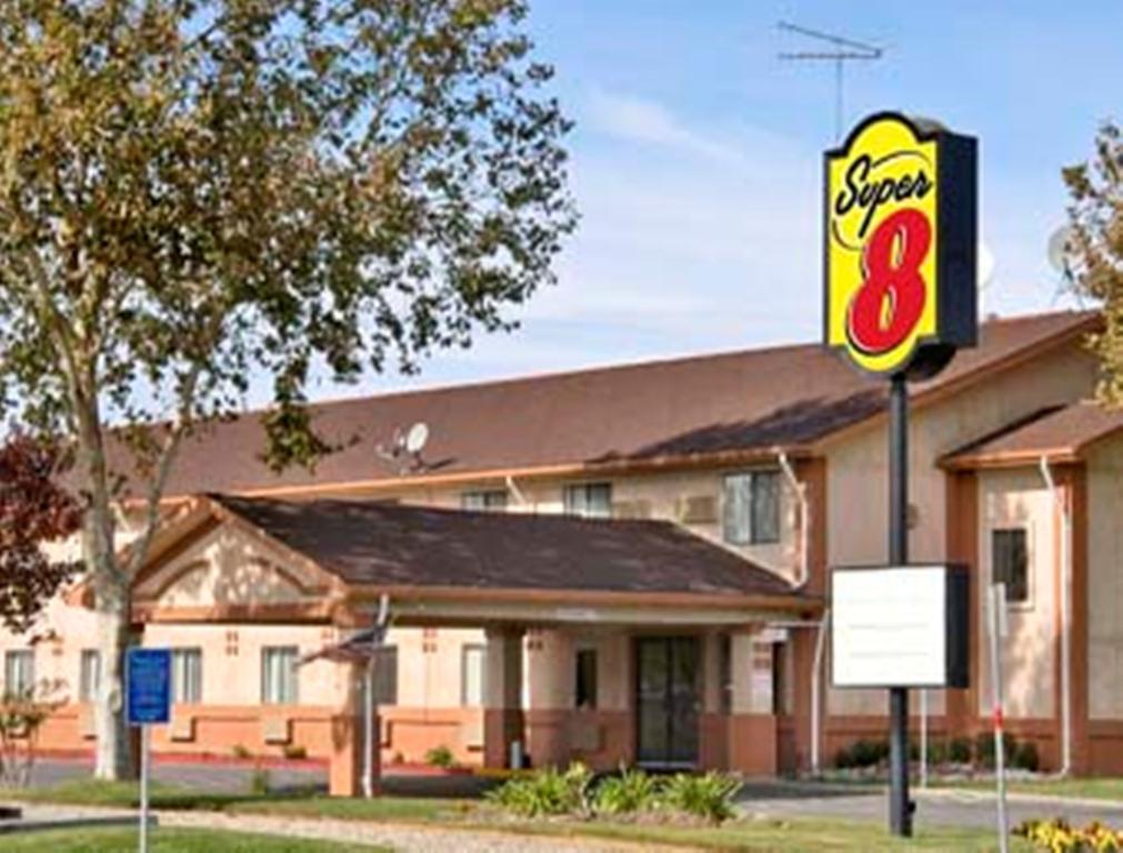 Super 8 By Wyndham Willows Buitenkant foto