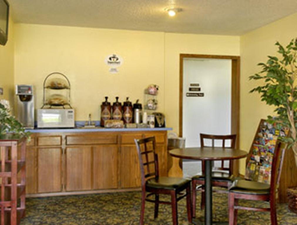 Super 8 By Wyndham Willows Restaurant foto